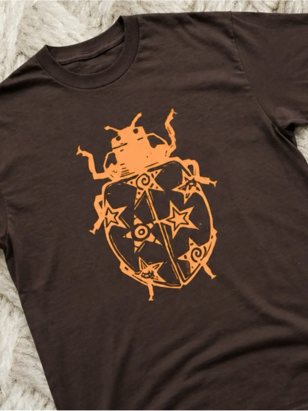 Gildan Brown T-Shirt with Orange Bug Star Graphic - Picture 2 of 2